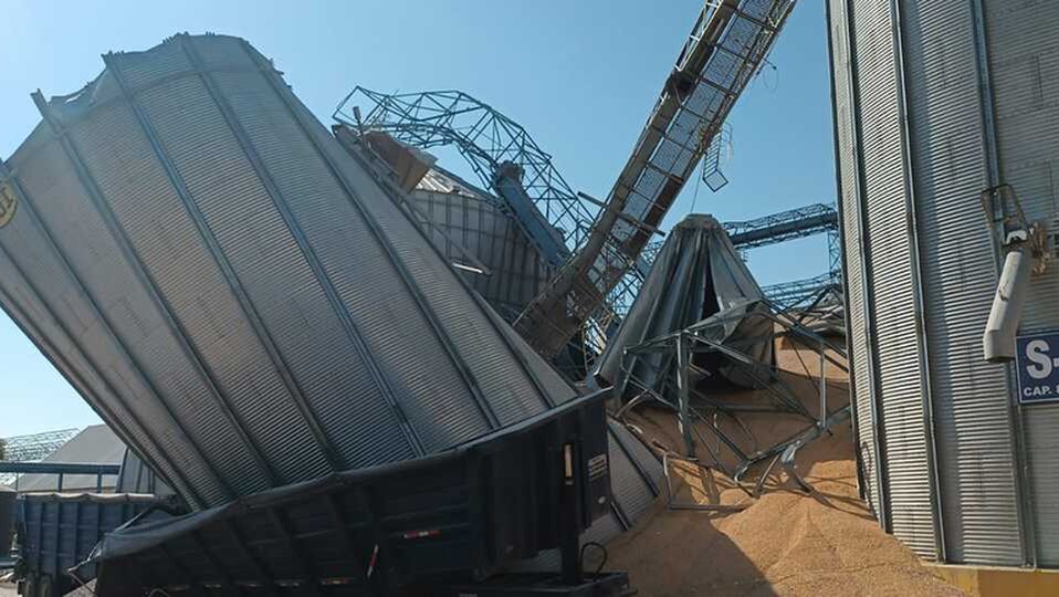 Fuerte explosión derrumba silo en Torreón; este fue el momento exacto