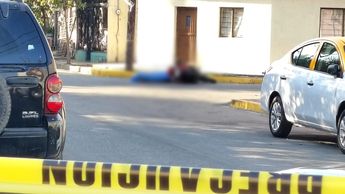 El cuerpo quedó sobre la vía pública en Monterrey. | Especial