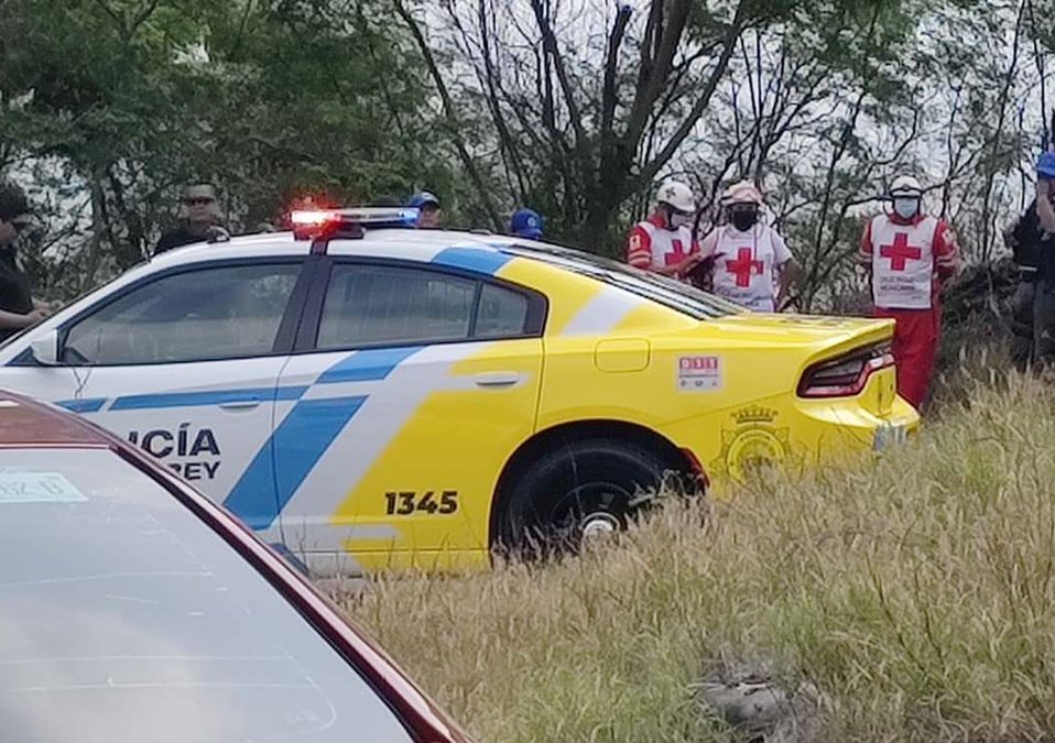 El cuerpo de un hombre fue encontrado en una zona baldía junto a avenida Rangel Frías. | Agustín Martínez