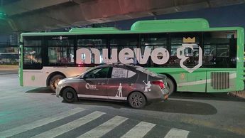 La versión oficial señala al camión de ruta urbana como responsable del impacto en el Centro de Monterrey. | Agustín Martínez