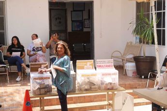 Leticia Herrera, presidenta municipal de Gómez Palacio, acude a votar