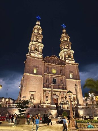 La Basílica de San Juan de los Lagos atrae a millones de fieles cada año. | Foto: Catedral de San Juan de los Lagos