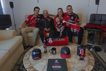 Don Armando García junto a su familia / Fernando Carranza