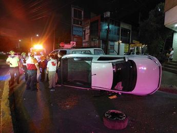 Accidente vial en la avenida Eugenio Garza Sada. | Leyda Estrada