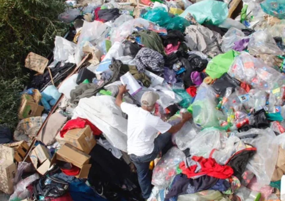 Ex profesor de la UNAM acumulaba basura en su casa en Ecatepec / Especial