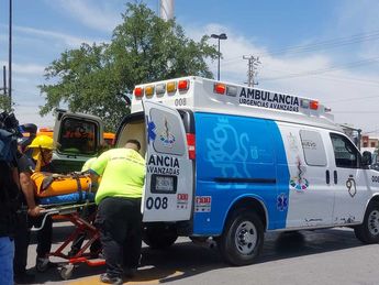 Adulto mayor trasladado en ambulancia tras sufrir caída. | Leyda Estrada