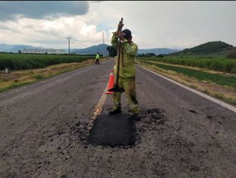 Megabachetón 2026 mejora tramos carreteros en la región de Zapotiltic/ Tony Martínez