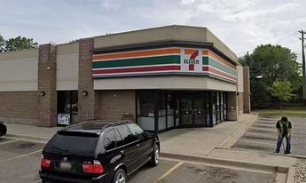 7-Eleven de Benstein en Commerce Township. / Captura Google.