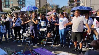 Personas reunidas en la glorieta de Las y Los Desaparecidos / Gloria Reza