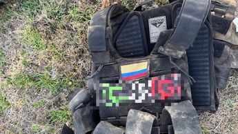 Durante el operativo fueron aseguradas armas, equipo táctico e insignias vinculadas al grupo criminal | Elizabeth Guzmán