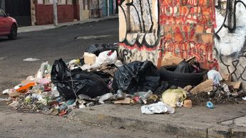 El tiradero de basura en la colonia Analco se ubica a pocas cuadras de la concurrida Arena Coliseo. | María José Camarena
