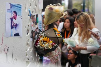 Liam Payne fue despedido por sus fans poblanas con flores, fotos, canciones y velas / Es Imagen