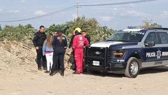 Policías y bomberos de Zapopan realizaron maniobras de rescate para extraer el cuerpo del aljibe | Alan Castellanos
