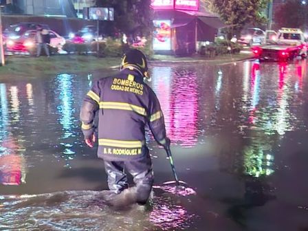 En la Ciudad de México, hay al menos 8 encharcamientos por las lluvias | X: @JefeVulcanoCova