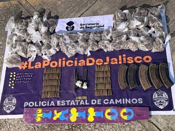 Todo el arsenal de armas de fuego y la cantidad de drogas que tenía en su posesión el hombre detenido | Juan Carlos Munguía