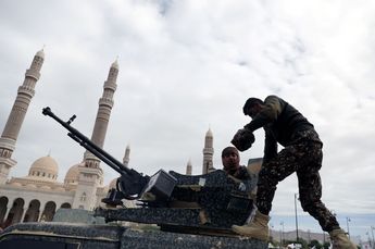 EU estudia considerar lista negra para hutíes de Yemen: ministro de Exteriores de Omán