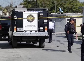 Agentes ministeriales y policías municipales se concentraron en el lugar para iniciar las indagatorias. | Agustín Martínez