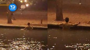 El hombre fue captado nadando en el Paseo Santa Lucía la noche del domingo. | Especial