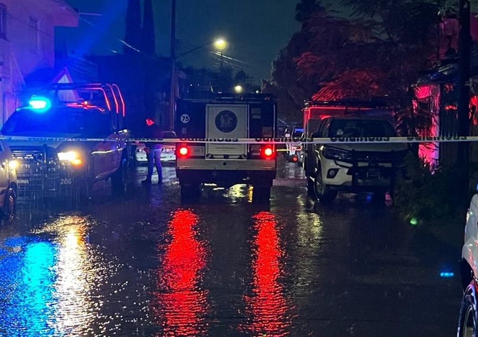 Hombres armados asesinan a 3 personas dentro de una casa en Juárez. | Mayte Villasana
