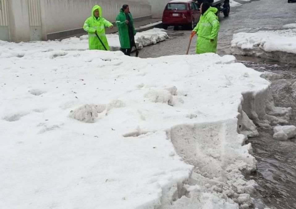 Las fuertes lluvias dejaron una gruesa capa de granizo en calles de Ecatepec | Gobierno de Ecatepec