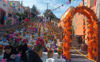 Altar de Muertos Monumental en Saltillo.