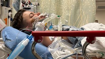 Rebecca sigue hospitalizada y luchando por su vida / GoFundMe