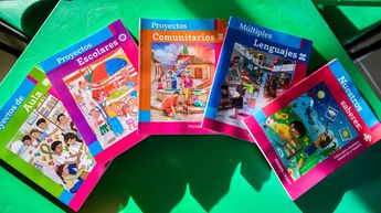 Libros de texto repartidos a alumnas y alumnos de Veracruz / Agencia Cuartoscuro