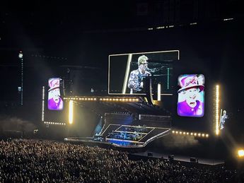 Homenaje a reina Isabel II en concierto de Elton John/ Agencia AP