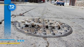 Alcantarilla explota en colonia Álvaro Obregón de Irapuato y tapa golpea a hombre; murió al instante | Fotografía: Daniela Béjar