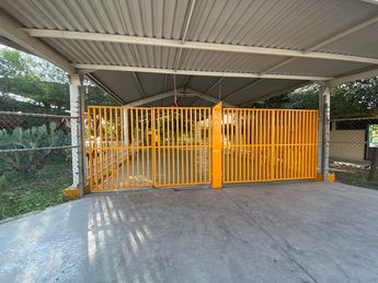 Una parte del patio de la escuela está techada. | Pamela Villanueva