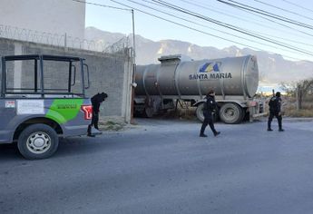 Las autoridades se desplegaron sobre la avenida Las Torres cerca de la colonia Bosques de la Huasteca. | Agustín Martínez