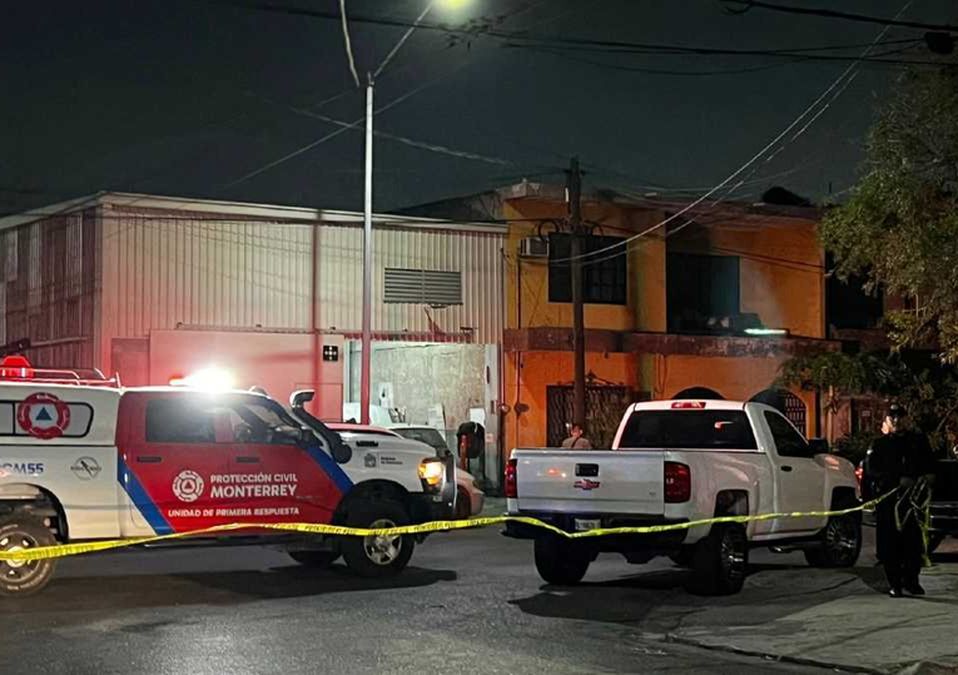 Hasta el sitio acudieron elementos de la Policía de Monterrey quienes acordonaron el área. | Edgar Plata