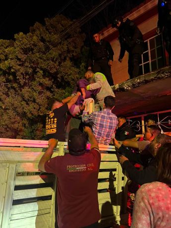 Los bomberos apoyaron para sofocar las llamas y la causa del siniestro ya es investigada. | Cortesía
