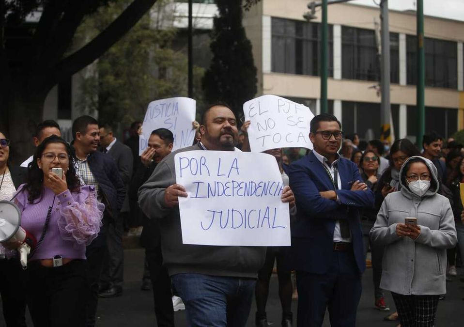 Trabajadores del Poder Judicial de la Federación con oficinas en Insurgentes Sur realizan paro de labores / Ariana Pérez