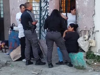 Agentes ministeriales se entrevistaron con los testigos del hecho. | Agustín Martínez