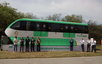 Autoridades estatales presumieron el modelo de vagón para el monorriel del Metrorrey. | Leonel Rocha