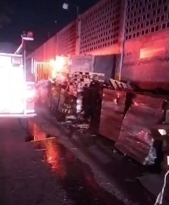 Incendio en almacén del norponiente de Monterrey. | Cortesía