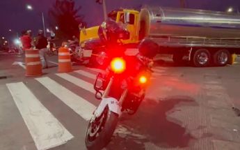 Al fondo, la pipa que arrastró la motocicleta de la víctima / Pablo Núñez