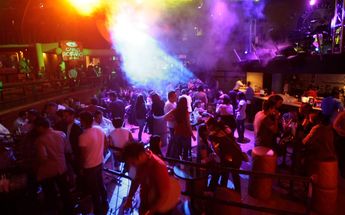 Aspectos de personas en un antro en Puebla / Agencia Enfoque