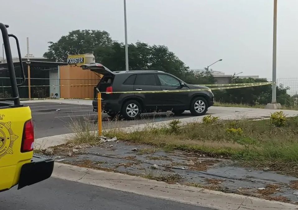Detienen a pareja que portaba armas largas en Monterrey