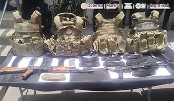 Armamento y equipo táctico decomisado a los detenidos en Nuevo León. | Cortesía