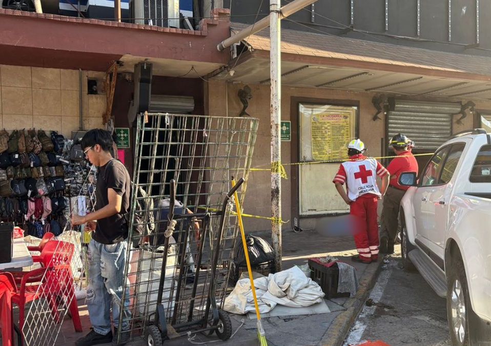 El hombre tras la agresión cayó de unas escaleras donde se goleó la cabeza.| Especial