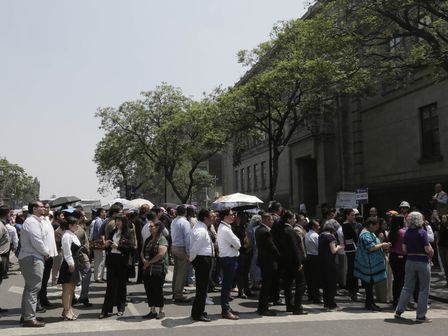 Los mexicanos hacen simulacros para prevenir daños mayores por sismos | Cuartoscuro