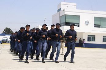 Cadetes de la academia de policía de la SSC Puebla realizan un entrenamiento / Melanie Torres