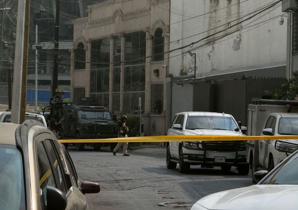 ¿Lavado de dinero? Catean inmueble y aseguran oficinas en San Jerónimo