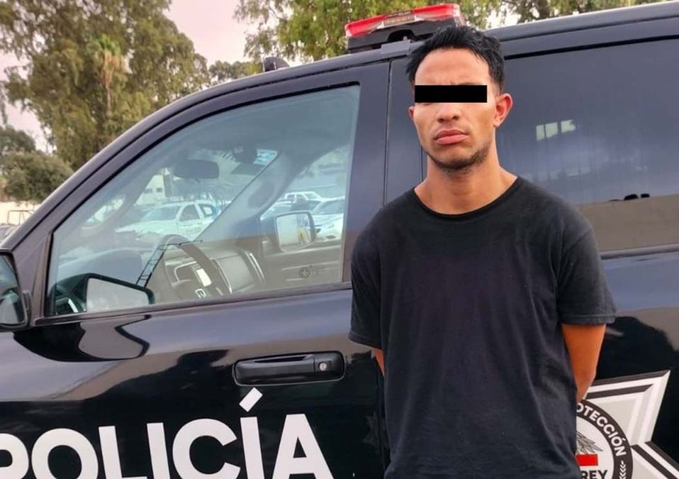 El hombre detenido en el Centro de Monterrey fue identificado como Ibcen Dayan de 25 años. | Cortesía