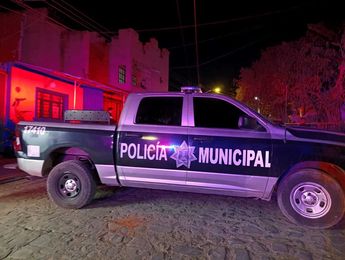 Vehículo de la Policía Municipal de Tlaquepaque en el lugar del asesinato | Telediario