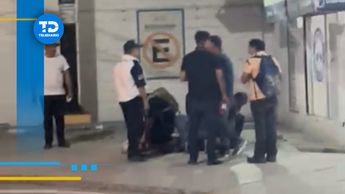 Gracias a la rápida intervención de unos jóvenes, el atraco fue frustrado y el delincuente quedó inmovilizado hasta la llegada de la policía.