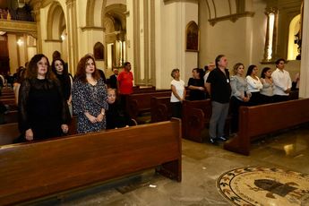 Familiares y allegados del Arquitecto Benavides en la misa en su honor en la Catedral de Monterrey. | Roberto Alanís