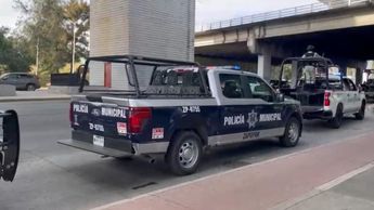 Agentes de la policía de Zapopan pusieron bajo resguardo a la persona. | Roberto Hurtado